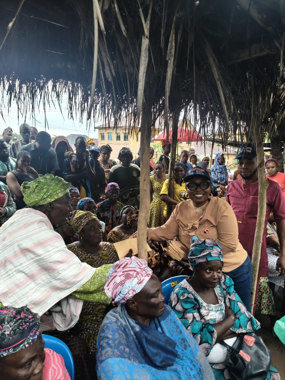 Ekiti Poll: Governor’s Aide Empowers 50 Ijero Traders, Rallies Support for Oyebanji