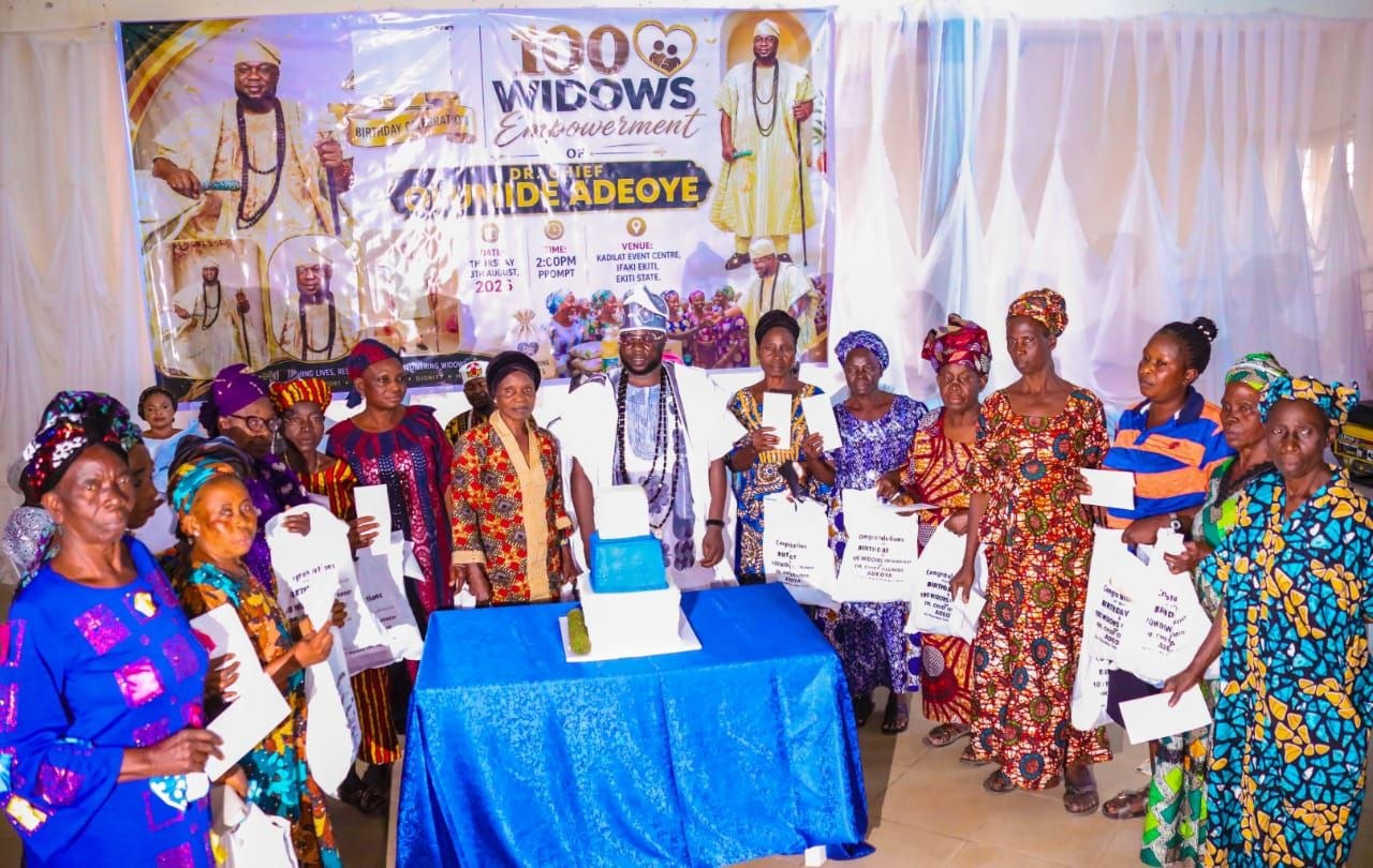 Dr Olumide Adeoya empowers 100 widows